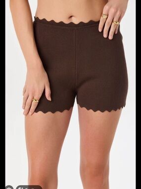 ASTR the label Scalloped Hem Knit Shorts - Brown